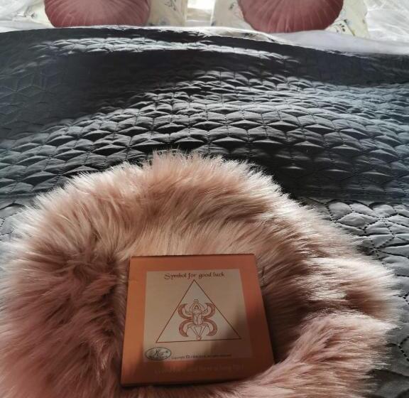 اتاق خانوادگی, Hay Barn Unique Experience Visole