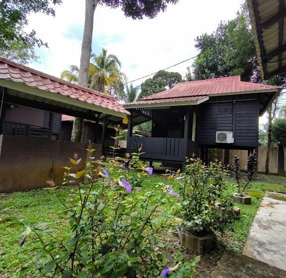 Номер Премиум, Oyo 90906 Rumah Rehat Awana