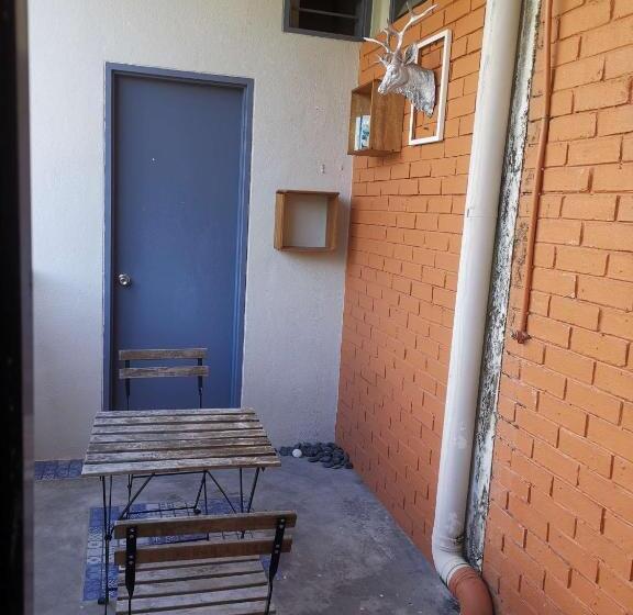 اتاق استاندارد سه نفره, Wayton Express