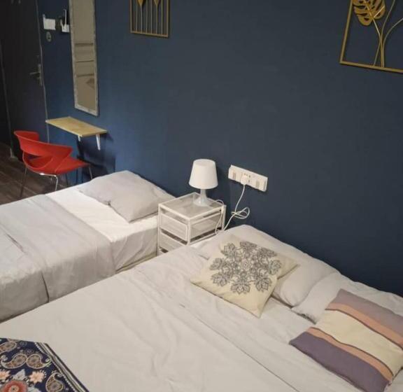 اتاق استاندارد سه تخته با سرویس بهداشتی مشترک, Wayton Express