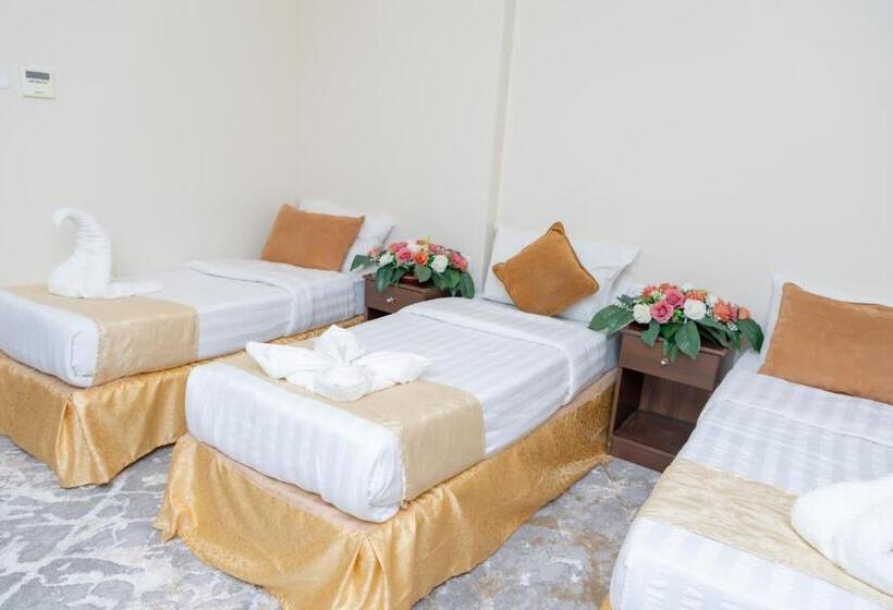 Economy Triple Room, فندق تاج