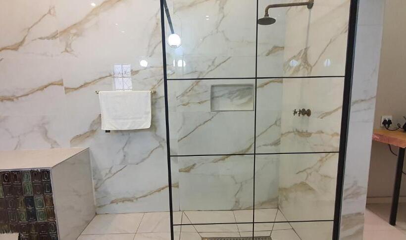 Номер Премиум, The Lux Guesthouse