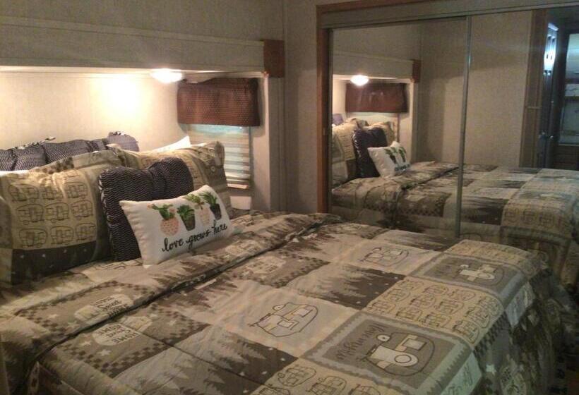Номер Стандарт Индивидуальный, Happy Glamper Camper Lakeshore Camp Resort
