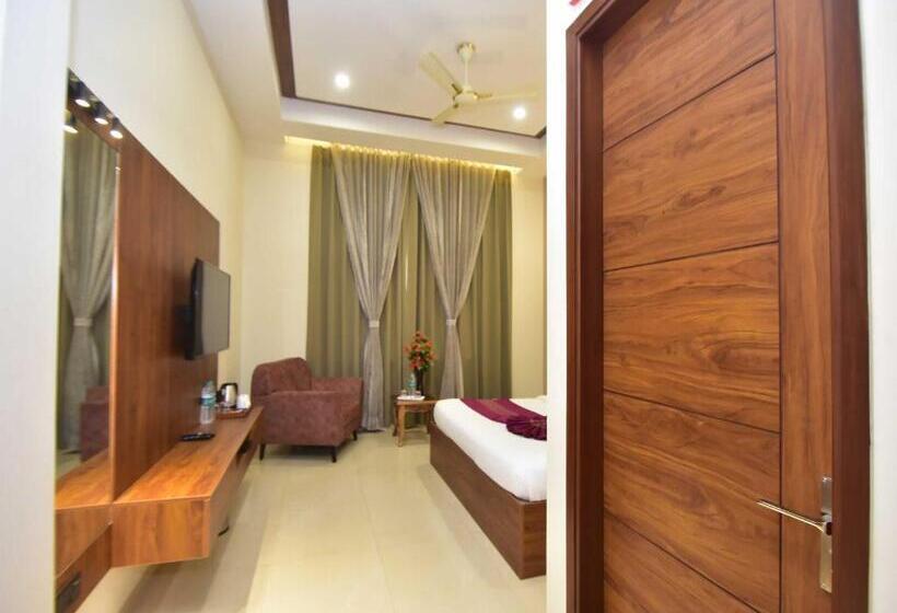 غرفة ديلوكس, Shyamleela