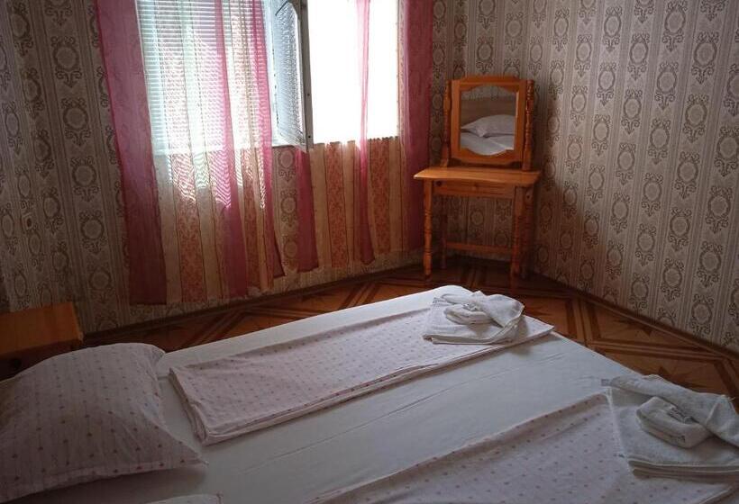 استودیو خانوادگی, рибарска хижа