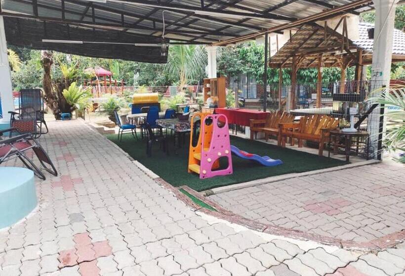 Номер Deluxe с Балконом, Chalet Kampung Yan