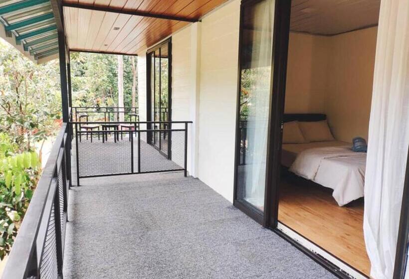 Pokój Deluxe z Balkonem, Chalet Kampung Yan