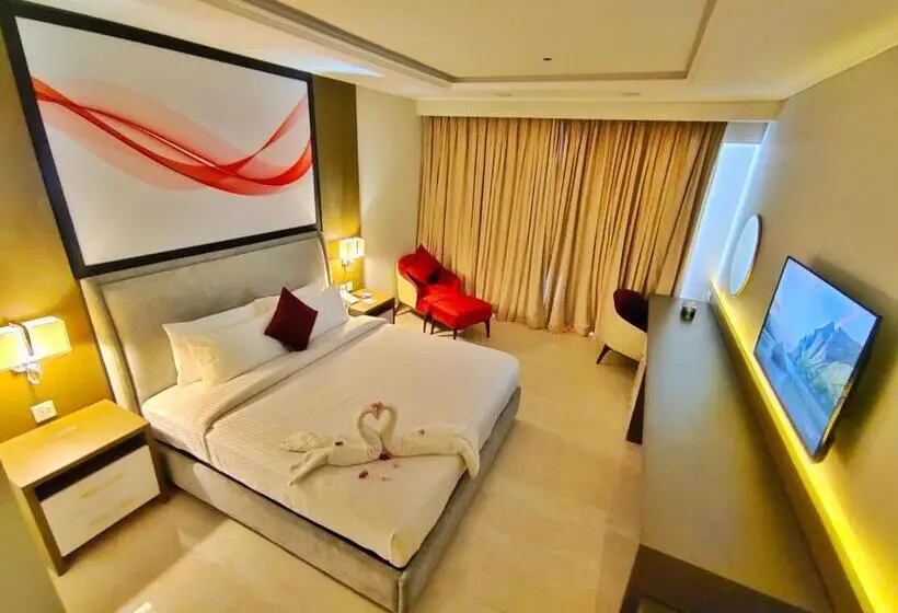 اتاق لوکس با تخت بزرگ, Ramada Resort By Wyndham Gilgit