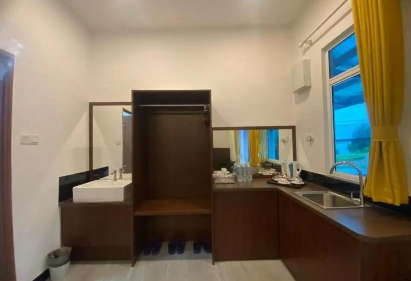 اتاق استاندارد سه تخته با چشم‌انداز استخر, D View Holiday Homes