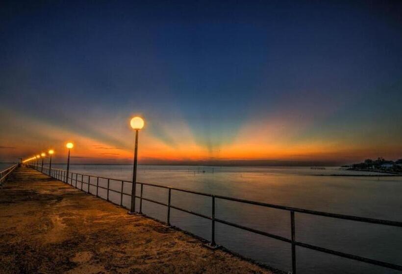 חדר משפחתי נוף לים, Zous Homestay