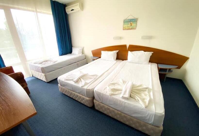 חדר סטנדרט לשלושה, M2