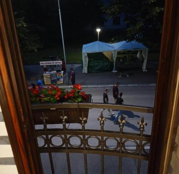 اتاق استاندارد سه نفره, Hacijenda