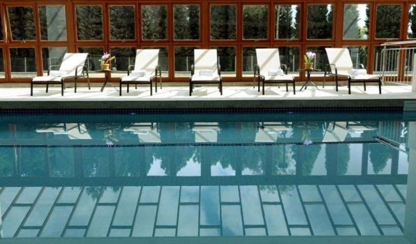 اتاق خانوادگی با چشمانداز کوه, Condomínio Vista Azul