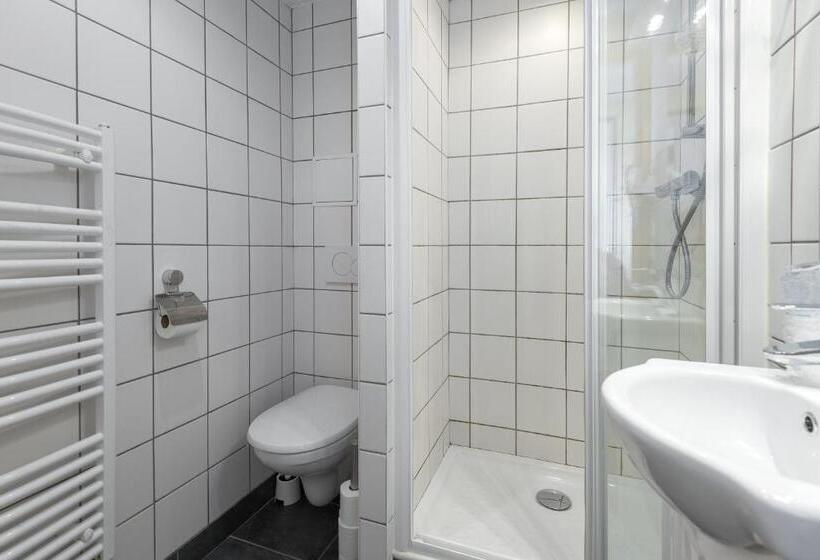 标准三人间, Le Refuge