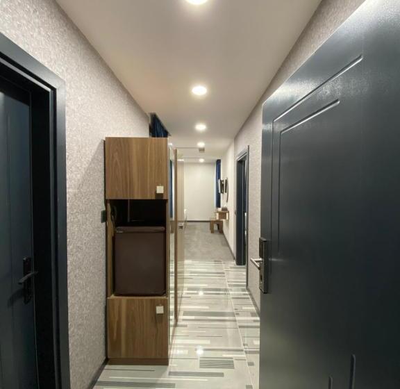 Deluxe Suite King Bed, Myflower 3