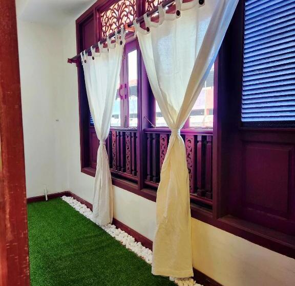 סטודיו דלוקס, Uptown Eco