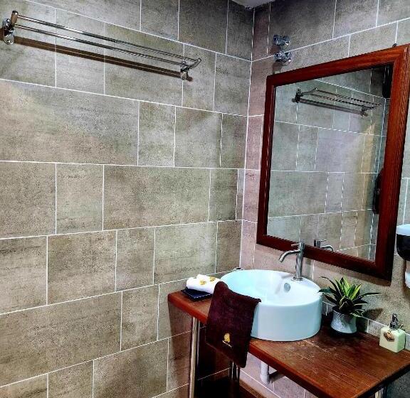 סטודיו דלוקס, Uptown Eco