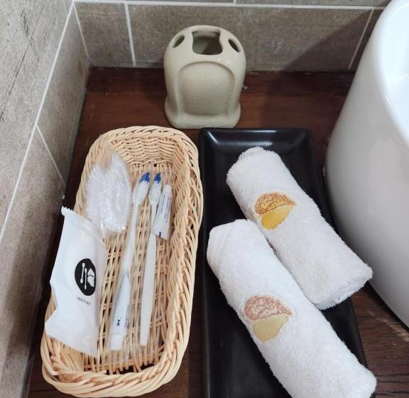 סוויטה משפחתית, Uptown Eco