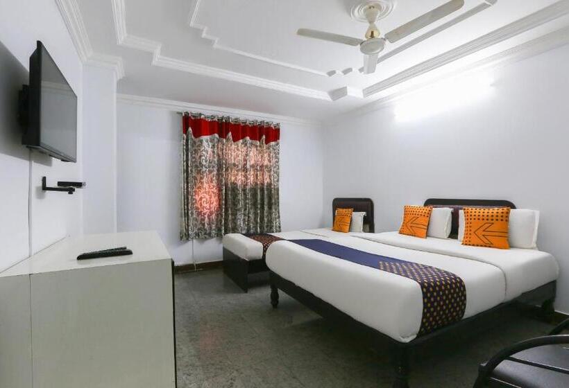 اتاق کلاسیک سه تخته, Oyo Hotel Spn