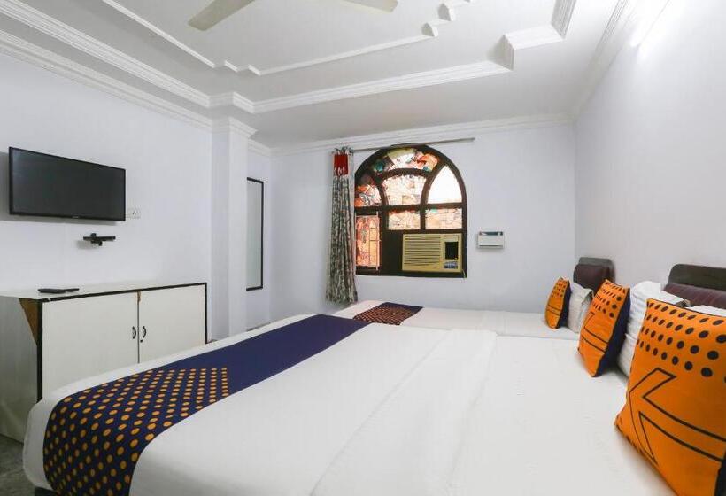 اتاق کلاسیک سه تخته, Oyo Hotel Spn