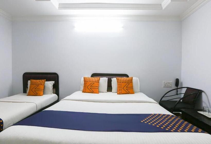 اتاق کلاسیک سه تخته, Oyo Hotel Spn