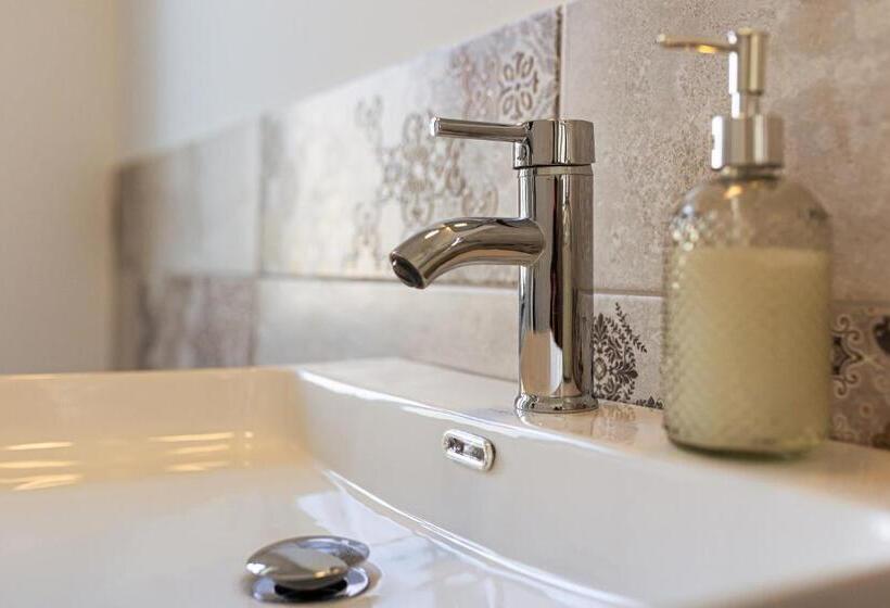 Люкс Повышенной Комфортности, Ester S Szentbékkálla