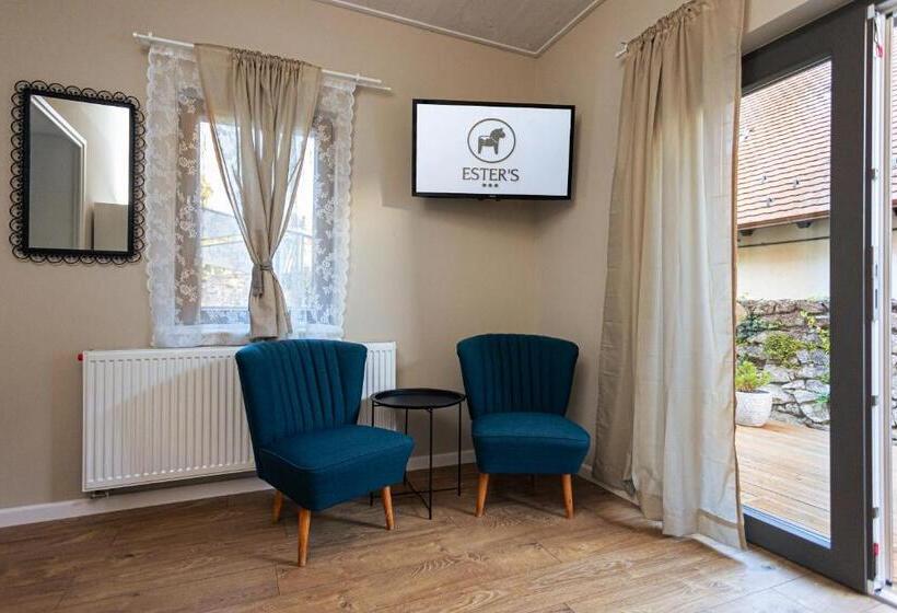 Номер Deluxe, Ester S Szentbékkálla