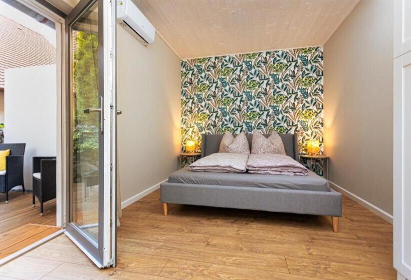 Номер Deluxe, Ester S Szentbékkálla