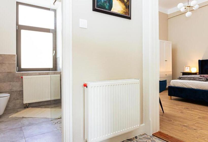 Номер Стандарт, Ester S Szentbékkálla