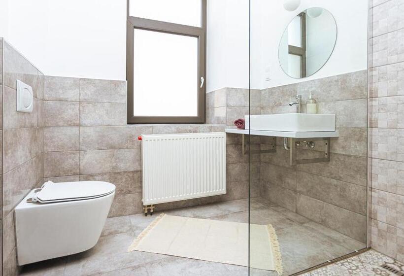 Номер Стандарт, Ester S Szentbékkálla