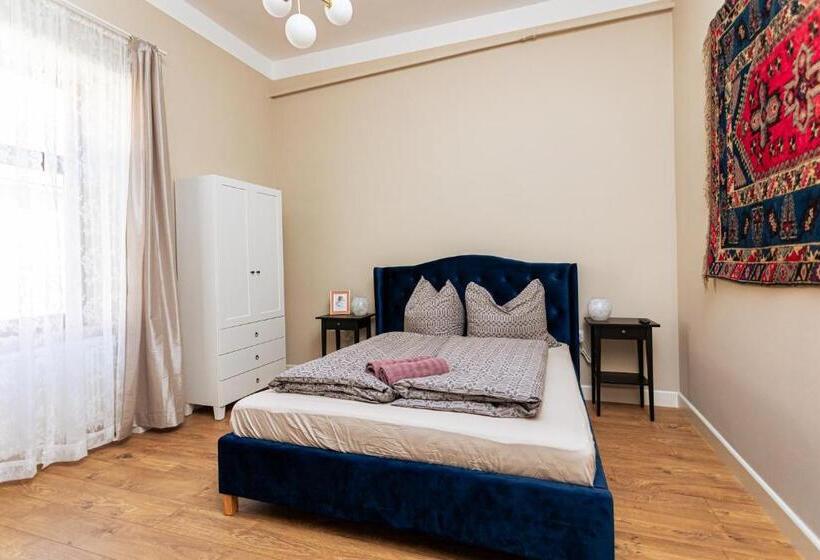 Номер Стандарт, Ester S Szentbékkálla