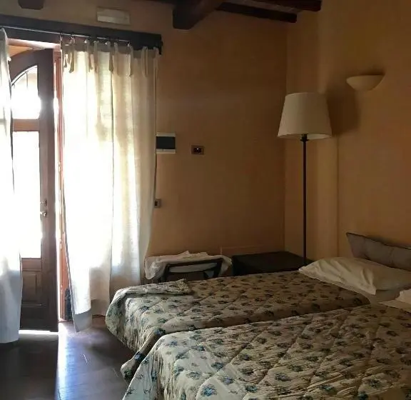 Standard Neljän Hengen Huone, Agriturismo Casale Nel Parco Dei Monti Sibillini
