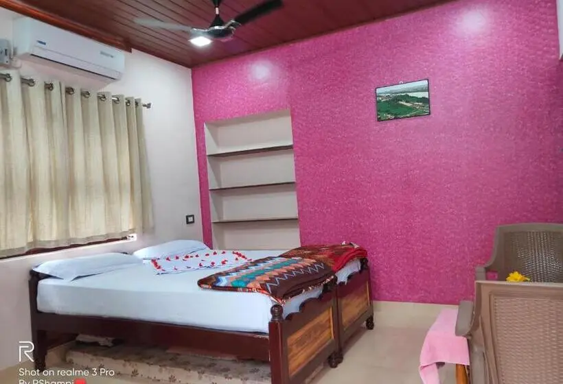 デラックスルーム, Manasa Guest House