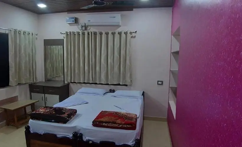 デラックスルーム, Manasa Guest House