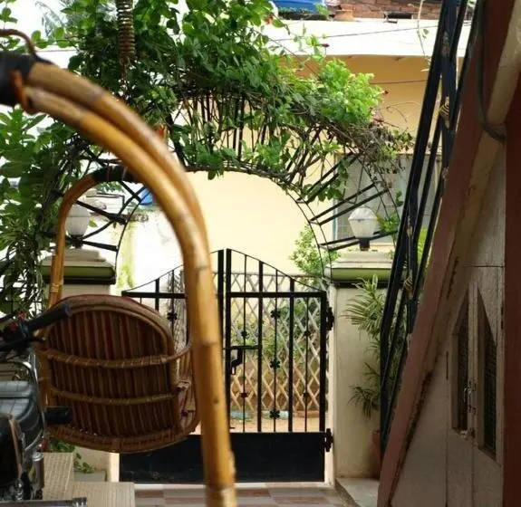 デラックスルーム, Manasa Guest House