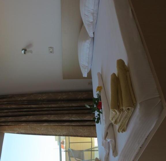 디럭스 룸 측면 바다 전망, Marynero