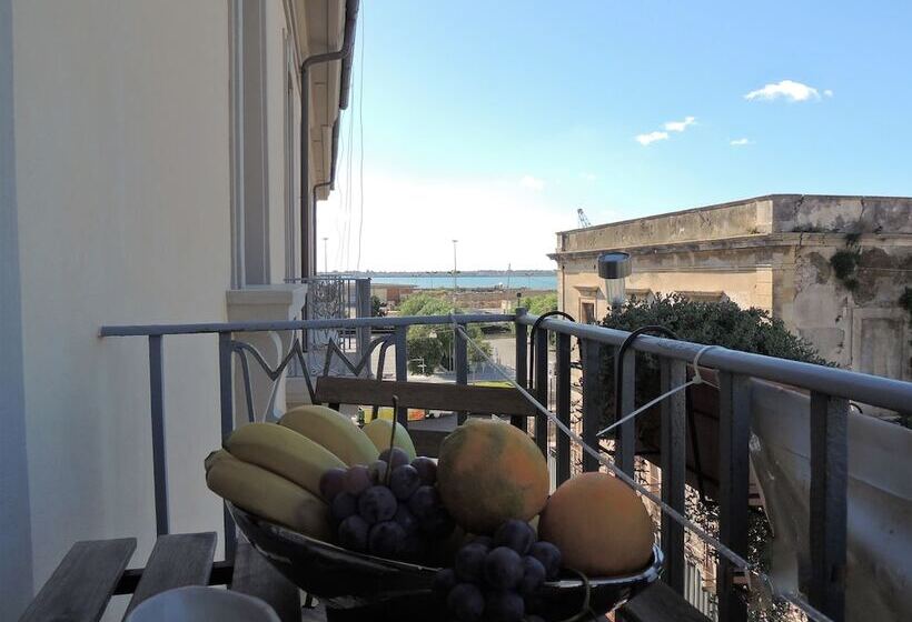 オーシャンビュースタンダードルームバルコニー付き, B&b Nike Rooms Only