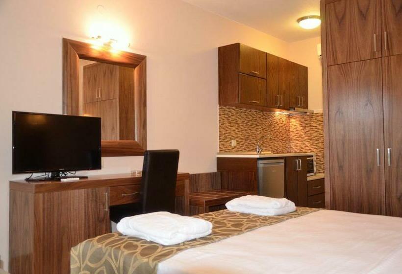 סטודיו סטנדרט עם מרפסת, 4 You Residence