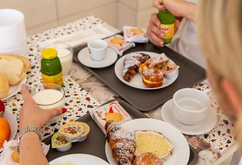 غرفة قياسية رباعية مزودة بشُرفة, Christian Ideale Per Famiglie