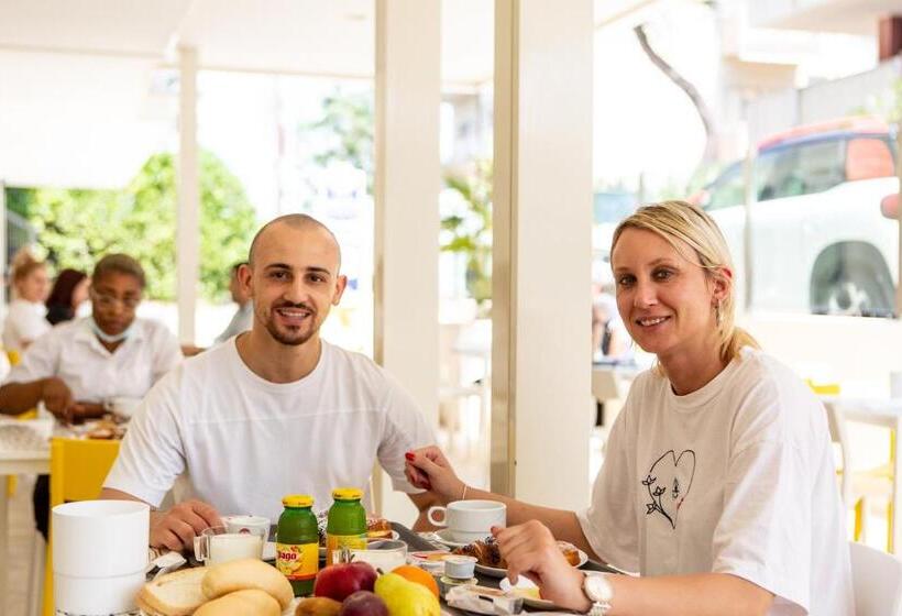 带阳台标准四人间, Christian Ideale Per Famiglie