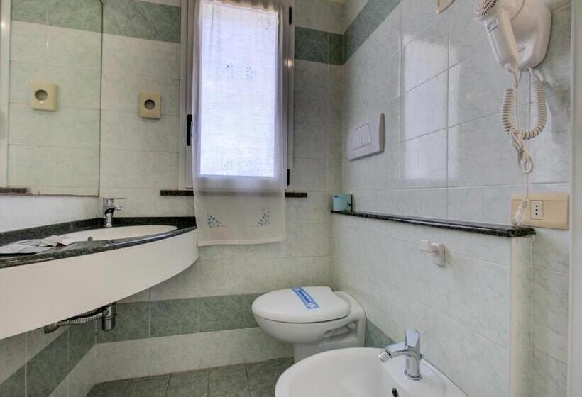 Четырехместный Номер Стандарт с Балконом, Christian Ideale Per Famiglie