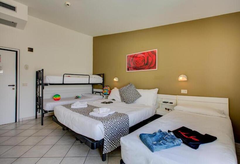 غرفة عائلية ذات إطلالة جانبية على البحر, Christian Ideale Per Famiglie