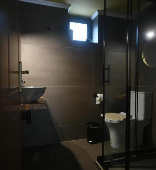 דירת חדר, Ta Petrina