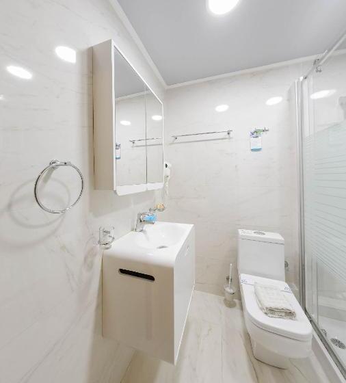 شقة عائلية, Zante Palace