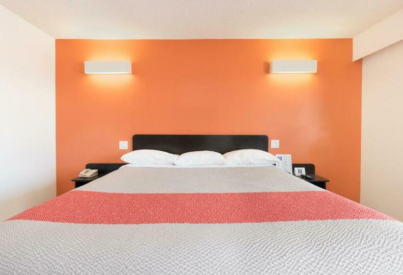 חדר דחוקס עם מיטת קינג, Motel 6fort Nelson, Bc