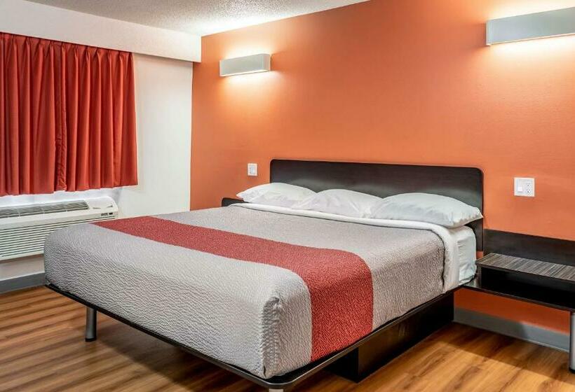 חדר דחוקס עם מיטת קינג, Motel 6fort Nelson, Bc