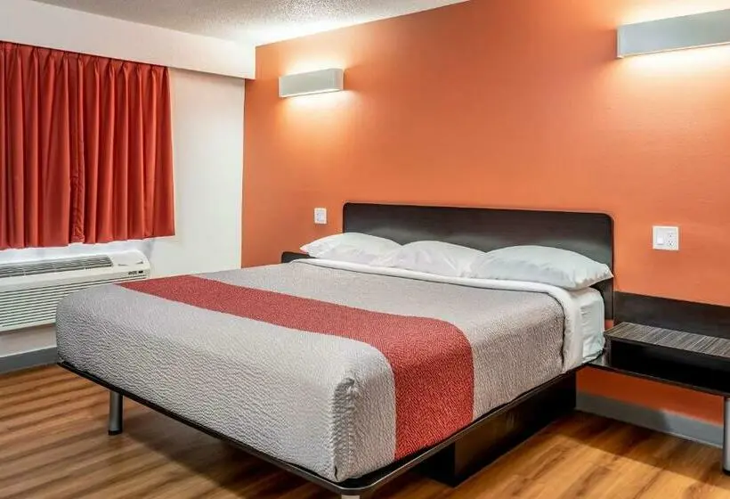 キングサイズベッドのデラックスルーム, Motel 6fort Nelson, Bc