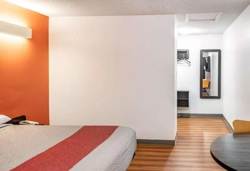 キングサイズベッドのデラックスルーム, Motel 6fort Nelson, Bc
