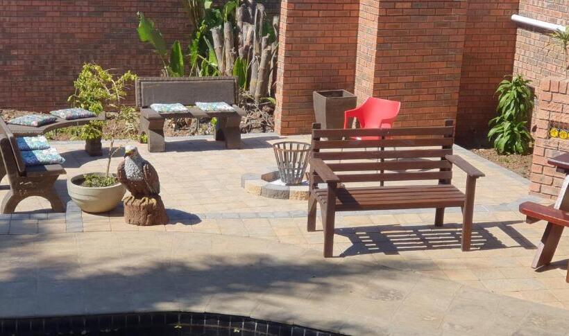 带1个卧室带花园景观的公寓, Bon A Vie Self Catering And B&b Gonubie Full Solar Power, No Load Shedding!