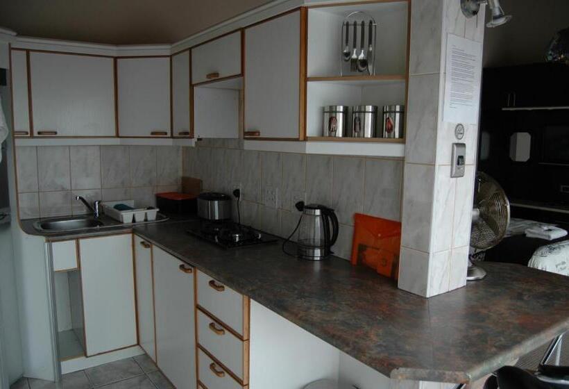 침실 1개 풀장 전망 아파트, Bon A Vie Self Catering And B&b Gonubie Full Solar Power, No Load Shedding!